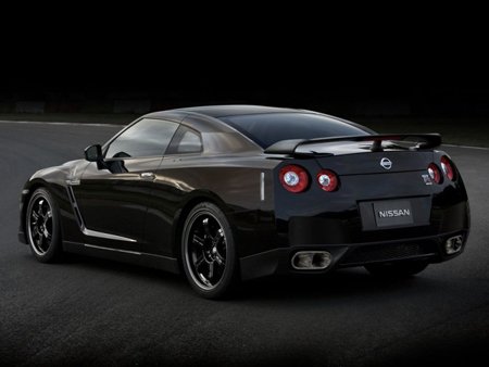 Nissan GT-R Spec R будет отличаться от существующей ныне версии Spec V усовершенствованным мотором