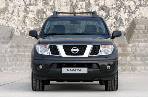 Nissan Navara - вид спереди